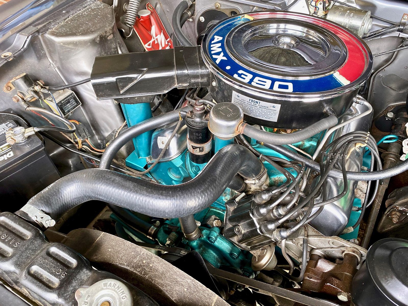 A V8 engine bay
